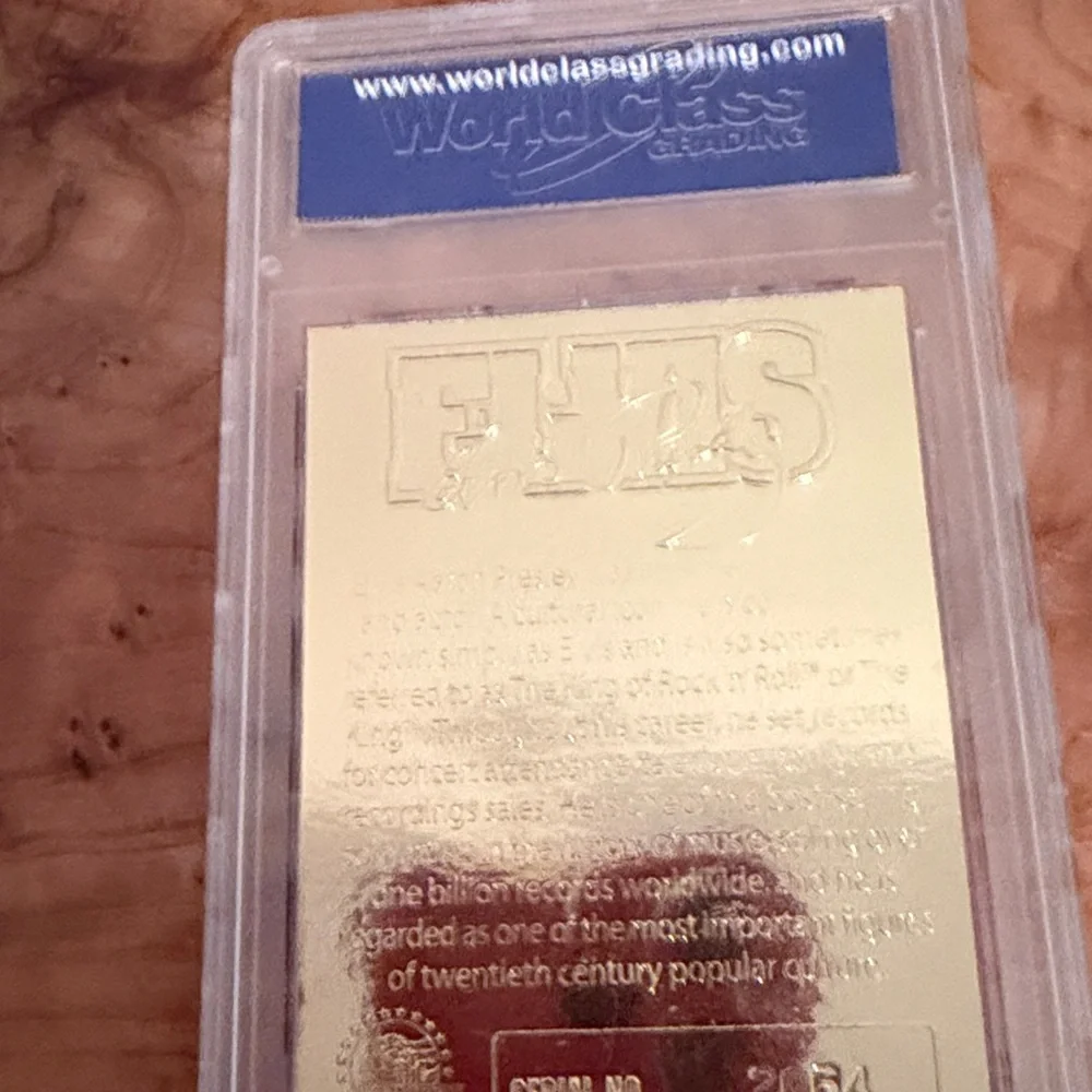 NWOT Elvis Presley “The King” Gold Sculpted Card - Picture 4 of 5